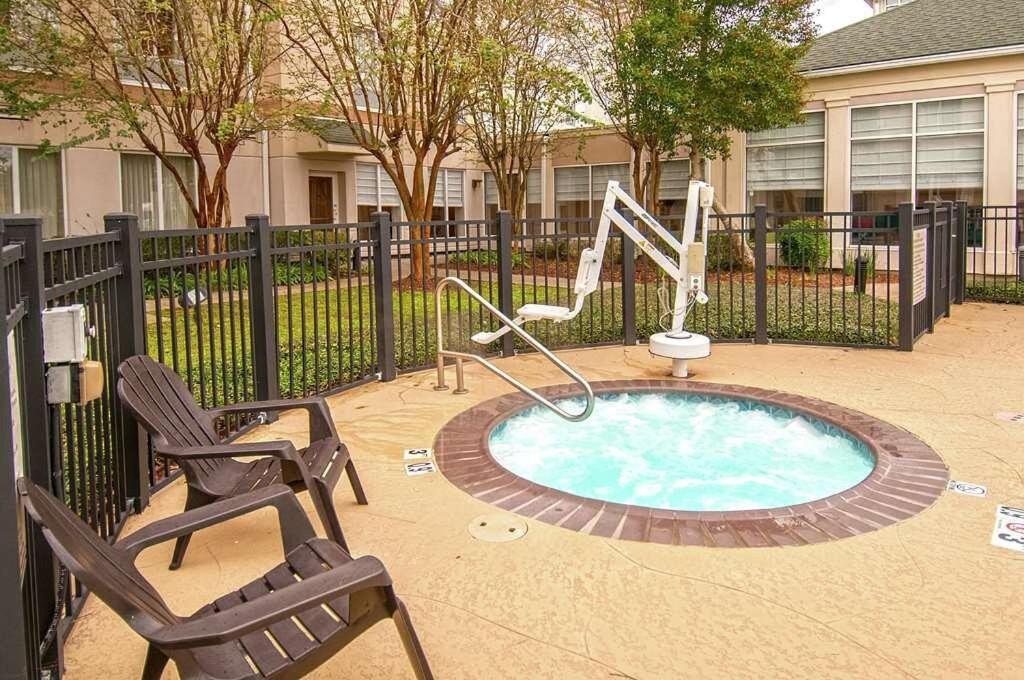 Wyndham Garden New Orleans Airport Hotel เคนเนอร์ ภายนอก รูปภาพ