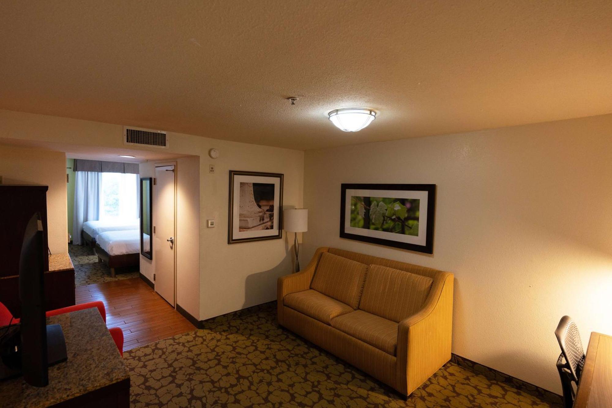 Wyndham Garden New Orleans Airport Hotel เคนเนอร์ ภายนอก รูปภาพ